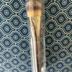 it Airbrush OMG! Foundation Brush #106 NWT